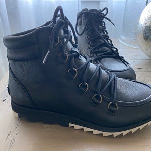 NWT Sorel Harlow lace up boot